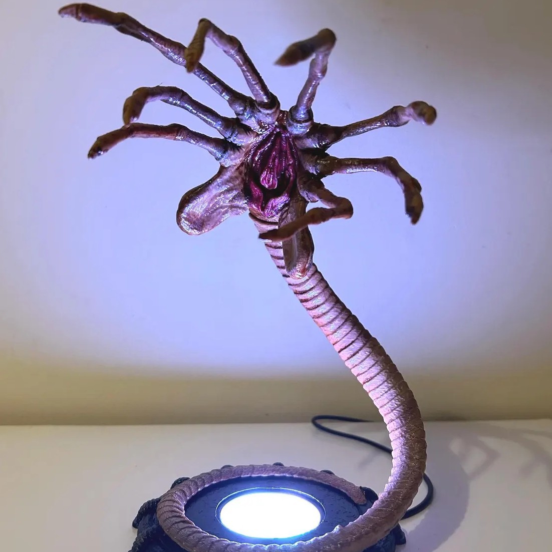 Lampada Notturna Alien Facehug - Home Decor Lighting recensione e prezzo