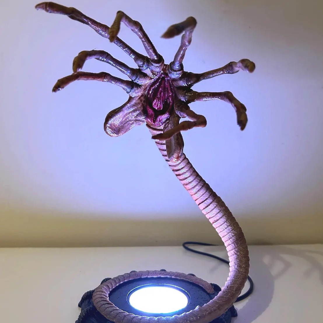 Lampada Notturna Alien Facehug - Home Decor Lighting recensione e prezzo