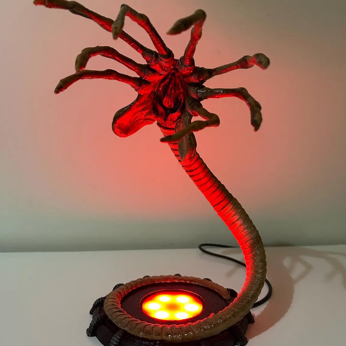 Lampada Notturna Alien Facehug - Home Decor Lighting recensione e prezzo